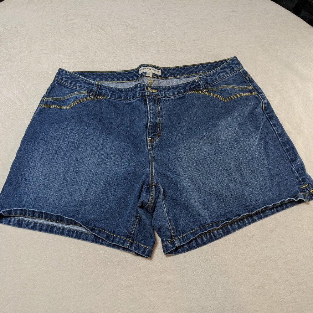 Medium Blue Wash Denim Shorts by Tommy Hilfiger - size 22